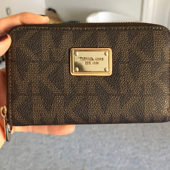Michael Kors Handbags - Michael Kors wristlet